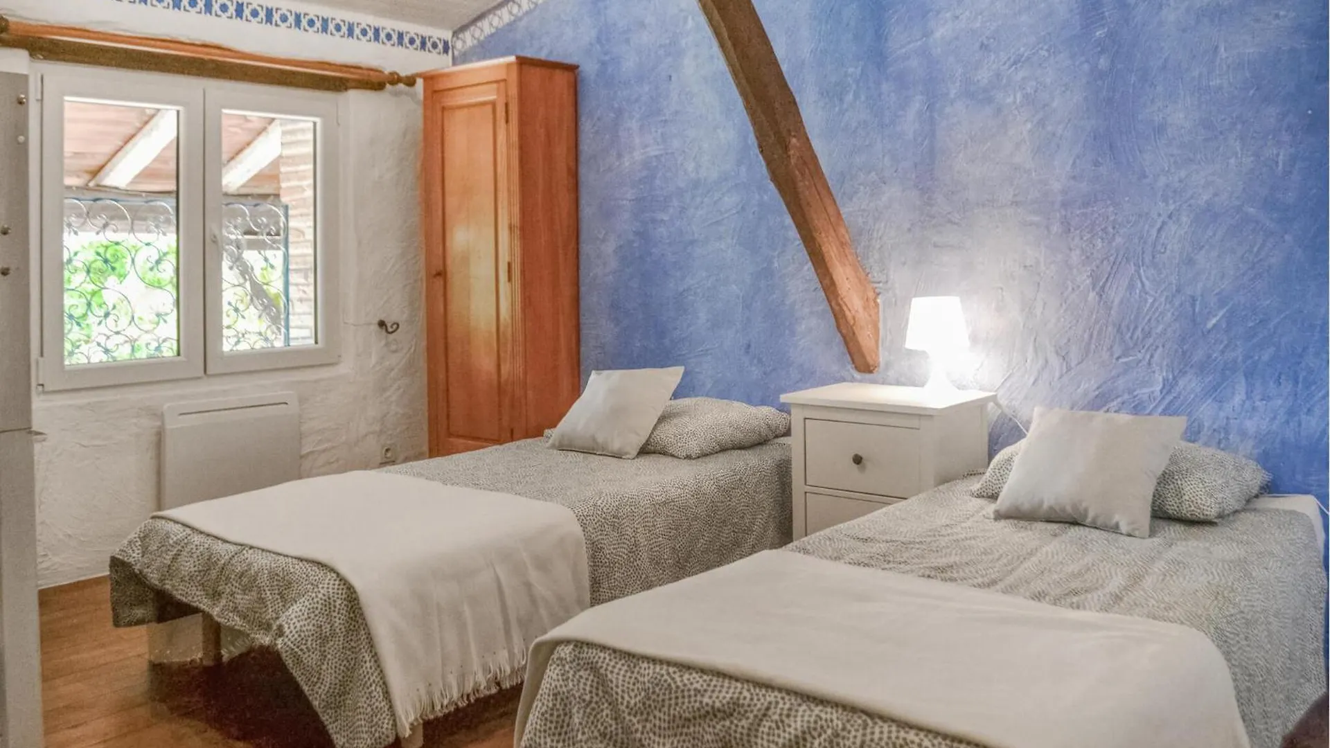 Cozy Home In Monclar-De-Quercy With Kitchenette צרפת